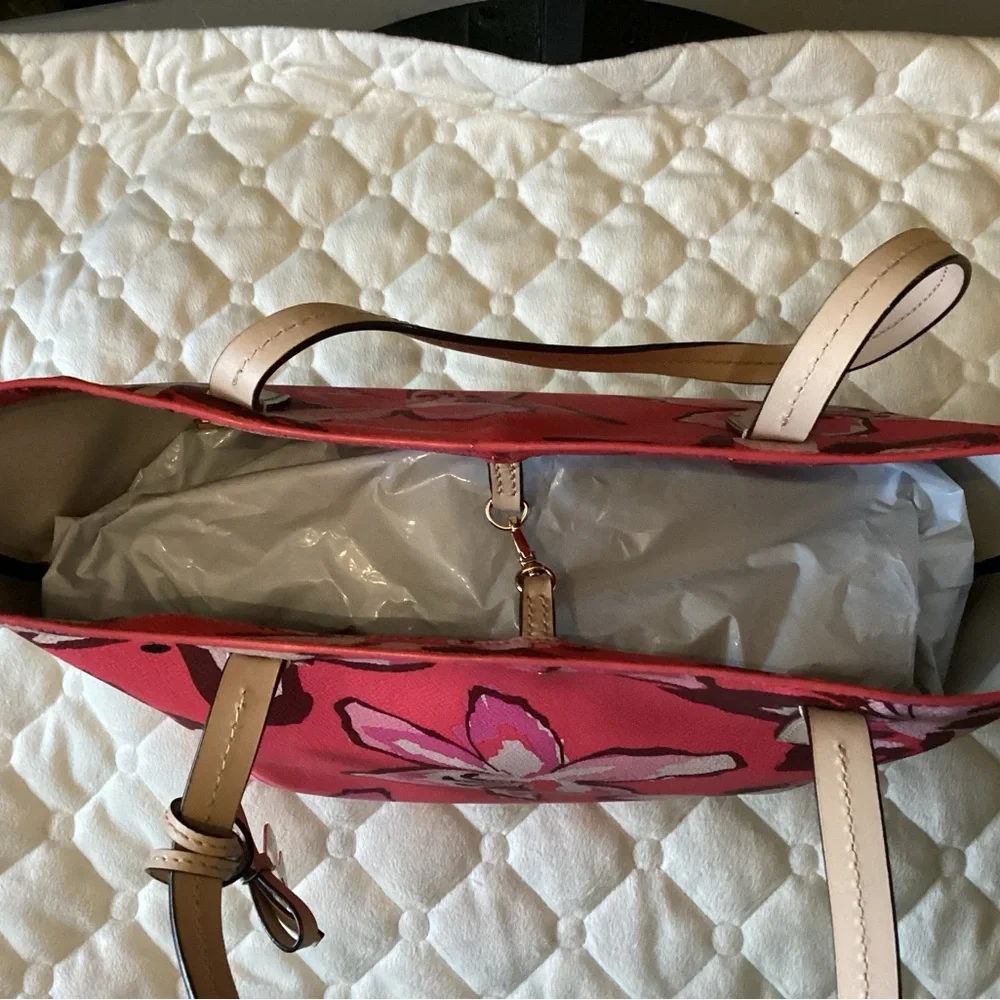 Kate Spade pink floral tote in Saffiano leather inside and out with silver spade - Picture 11 of 11